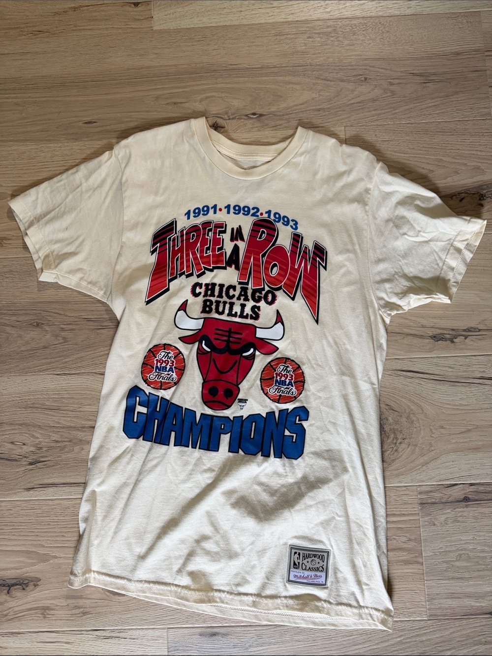 Mitchell & Ness Chicago Bulls "Three in a Row" White Red Blue Graphic Tee